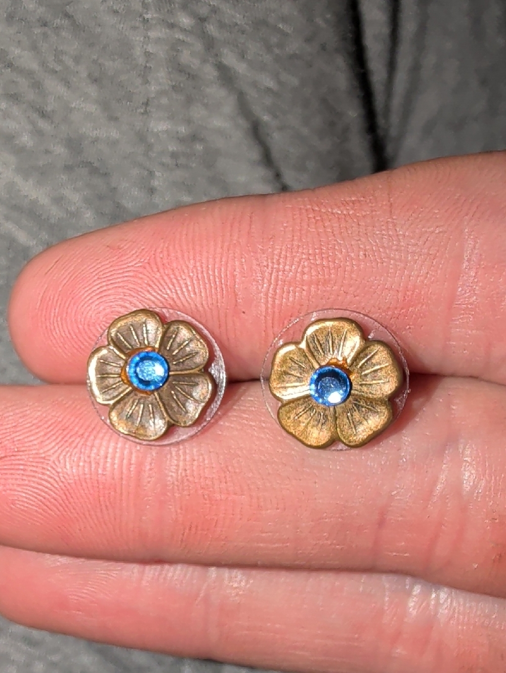 Vtg. Style Flower Stud Earrings with Blue Center - Women Jewelry